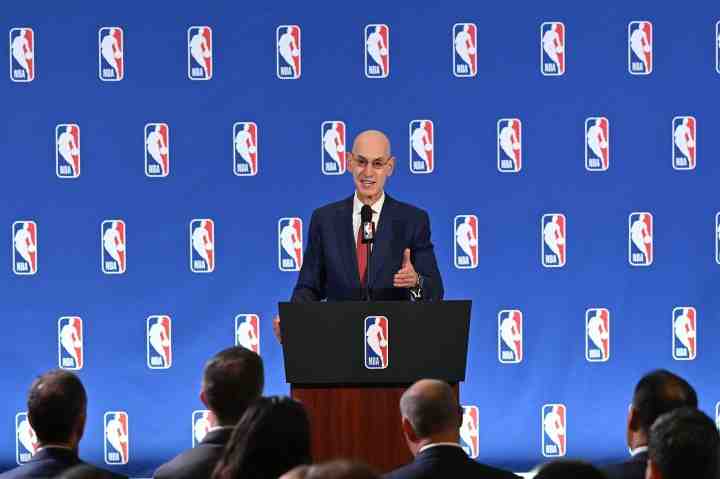 萧华:中国拥有数亿NBA球迷 篮球是中国第一运动 中国赛影响巨大